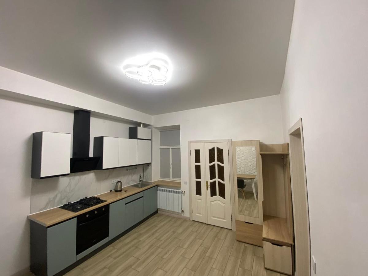 Vodna White Apartment Lviv Extérieur photo