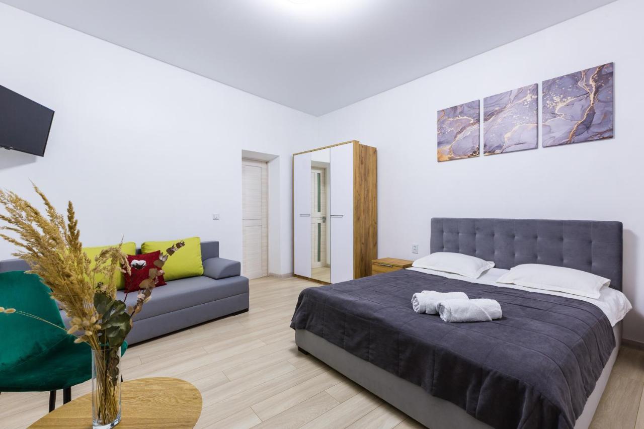 Vodna White Apartment Lviv Extérieur photo